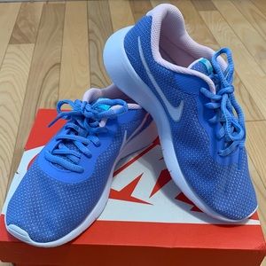 NIB Nike Tanjun Sneaker Size 2.5